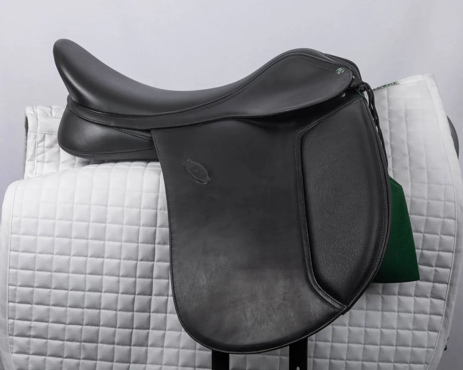 Almost New Arena Wide Dressage Saddle - Image 2