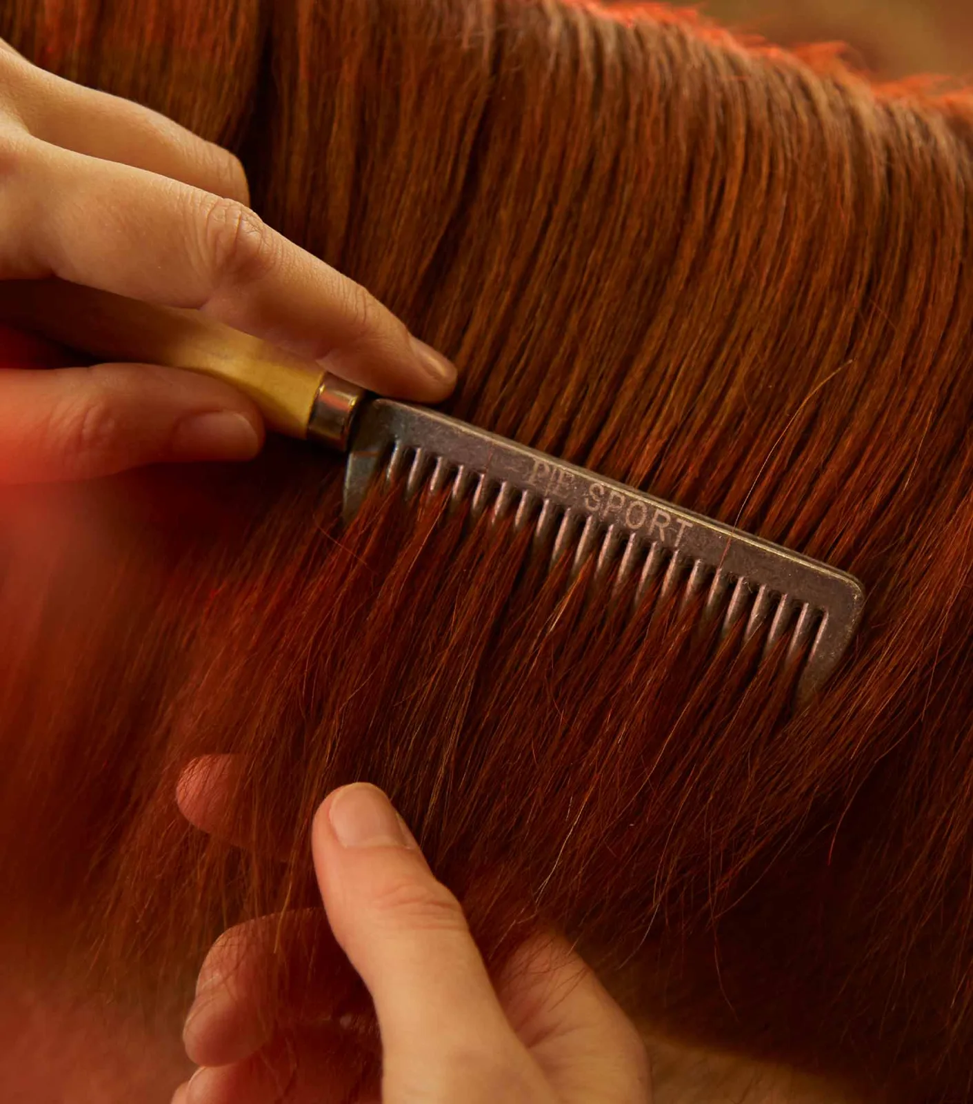 Aluminium Mane Comb with Wooden Handle - Image 2