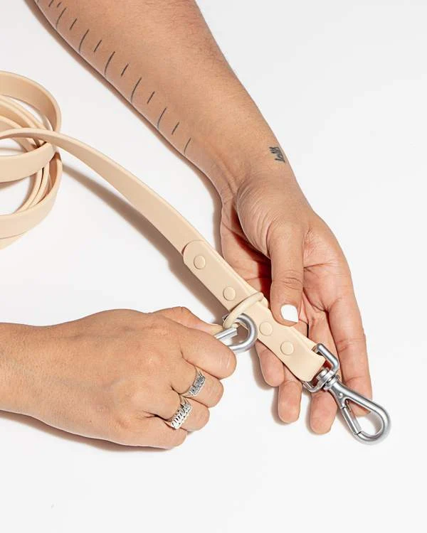 Durable Dog Leash in Tan <> - Image 2
