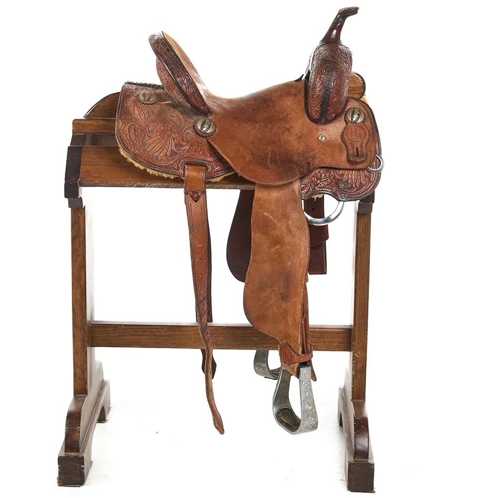 H4 Saddlery Used 13.5in 1/2 Breed Poinsettia Barrel Saddle - Image 2