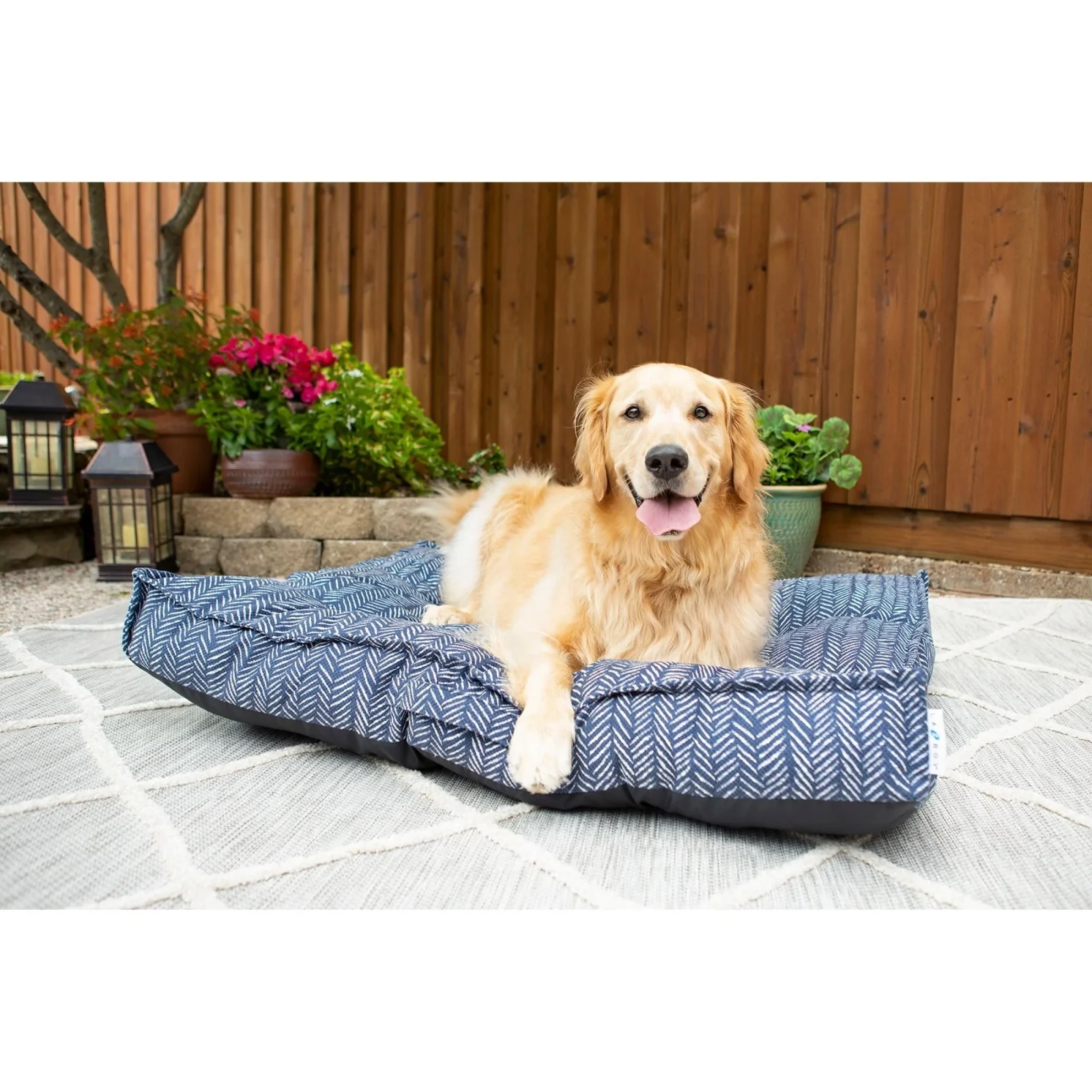 LA Z BOY Izzyin.door/Outdoor Dog Mattress Navy 1ea/36in X 30in. - Image 2