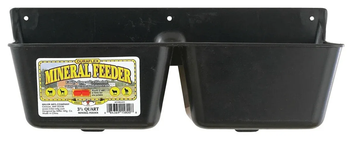 Mineral Feeder Black 3.5 Quart