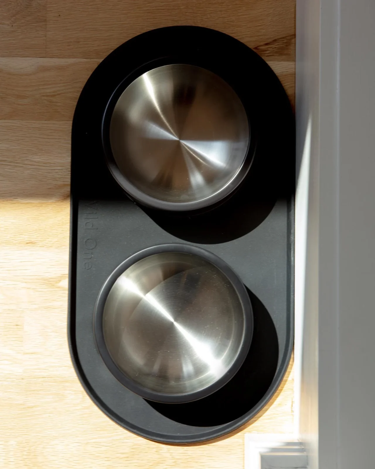 Curved Silicone Placement in Black