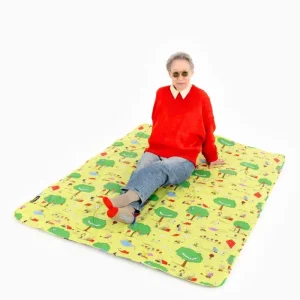 BAGGU x PEANUTS Kite Eating Tree Puffy Picnic Blanket