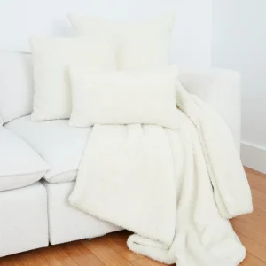 Katila Luxe Teddy Faux Shearling Dog Blanket in Blanc