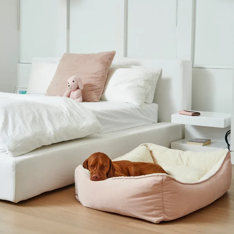 Scoop Bed in Blush & Ivory Sheepskin (Direct-Ship)