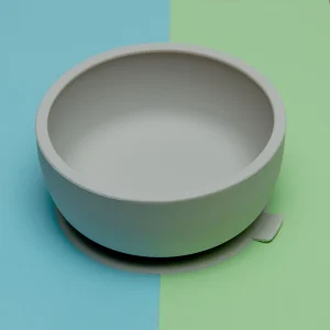 Silicone Suction Dog Food & Water Bowl with Lid in Milk <>