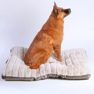 Dutch Velvet & Plush Essential Mat in Grey <>