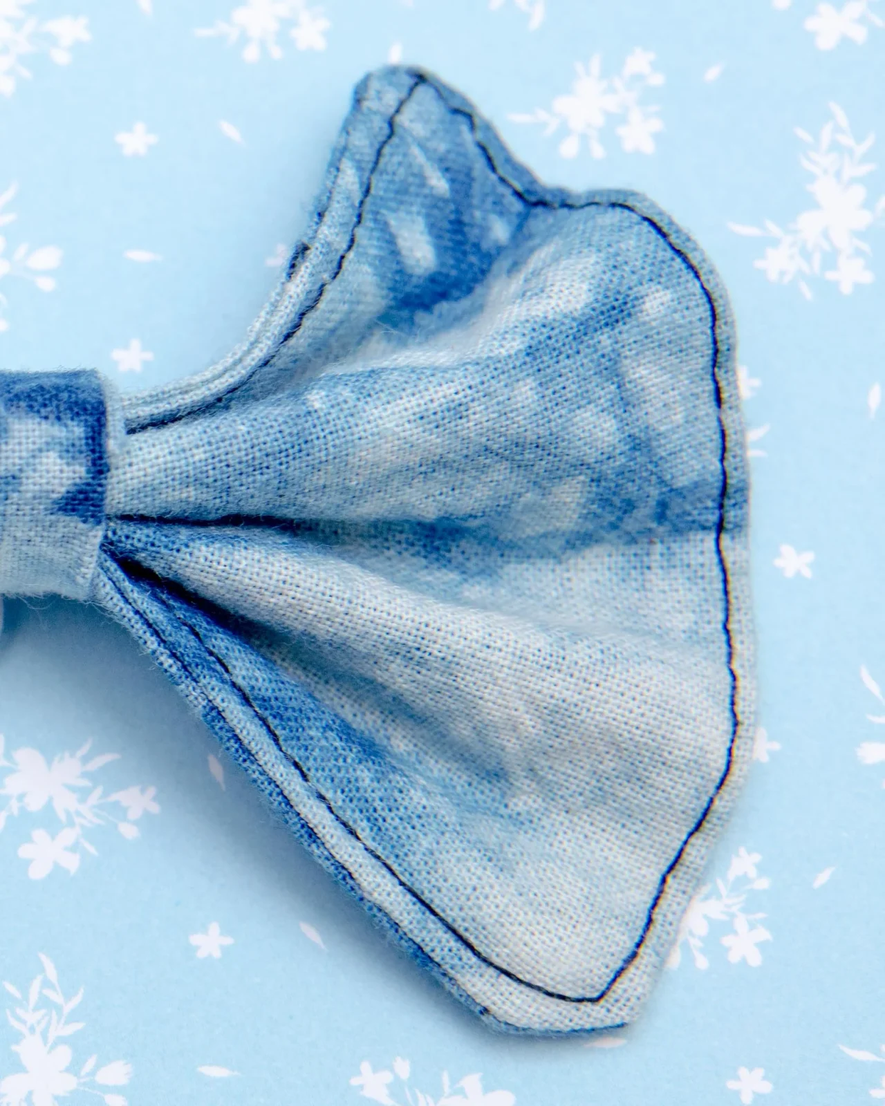 Alma De Añil Dog Bowtie in Blue Tie-Dye (FINAL SALE) - Image 2