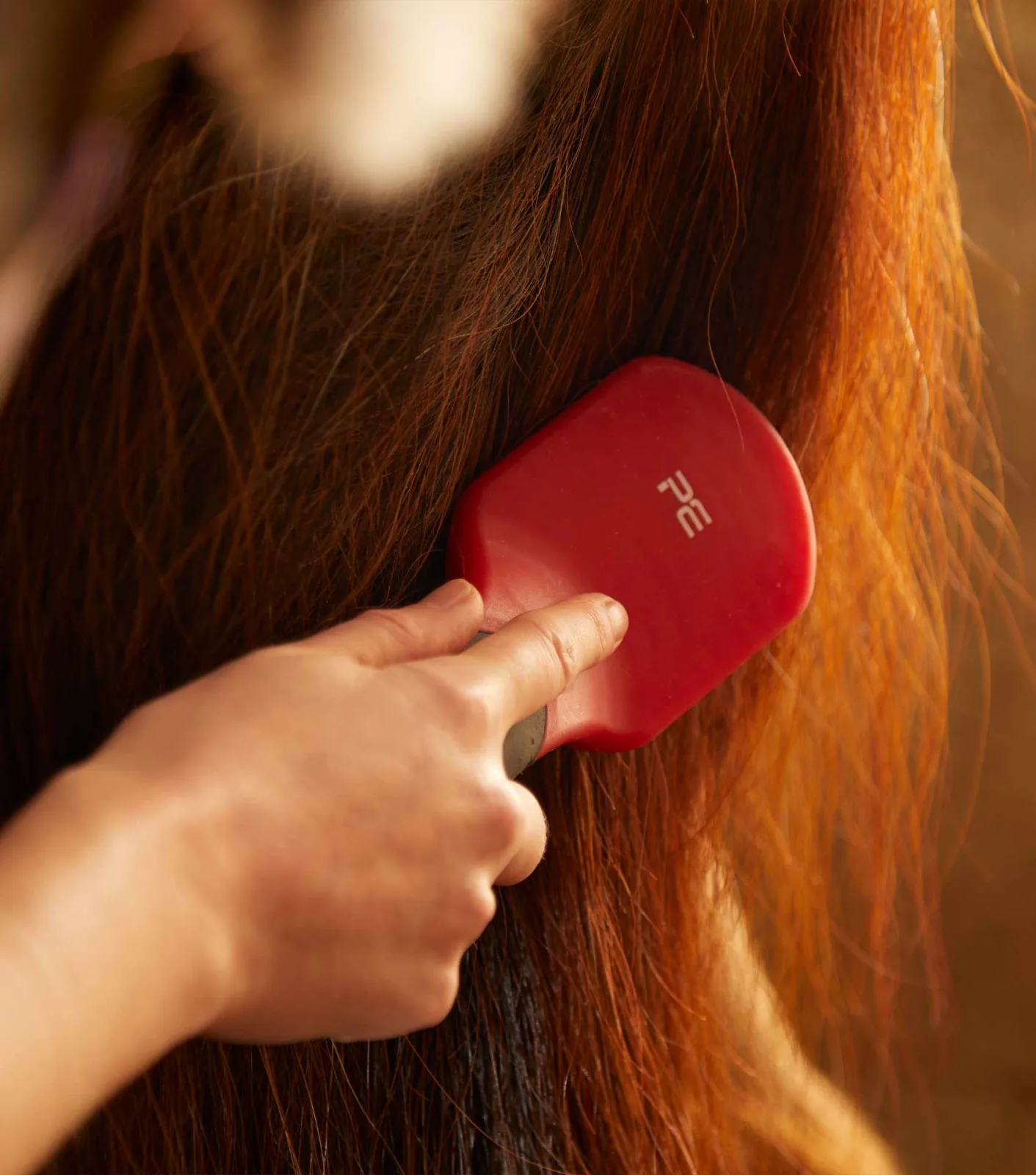 Soft-Touch Mane & Tail Brush Orange & Amber - Image 2